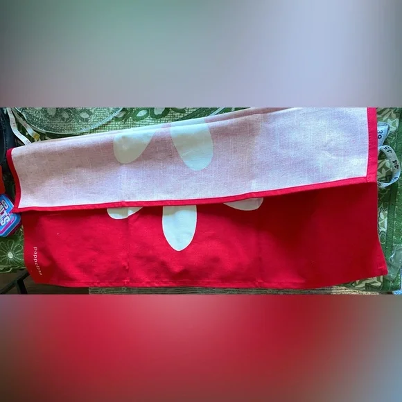 Red With White Daisy Kitchen Towel. New PAPPELINA Sweden, 24x18.5 100% Cotton - Picture 2 of 7